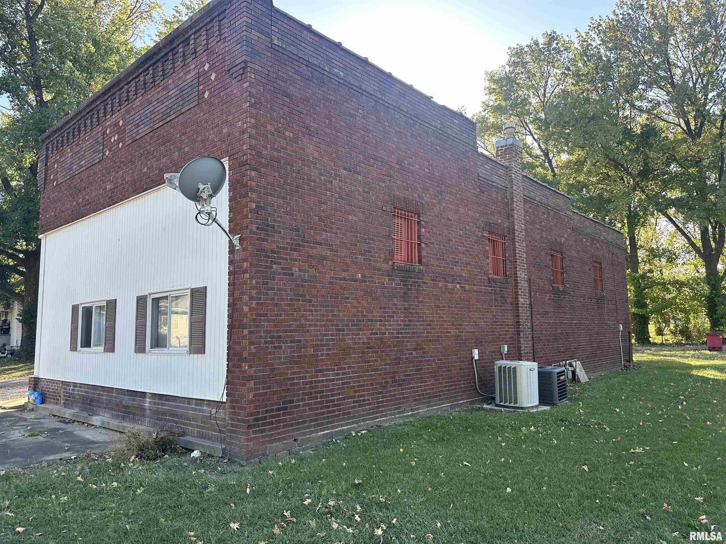 401 N Division Street A & B Property Photo 3