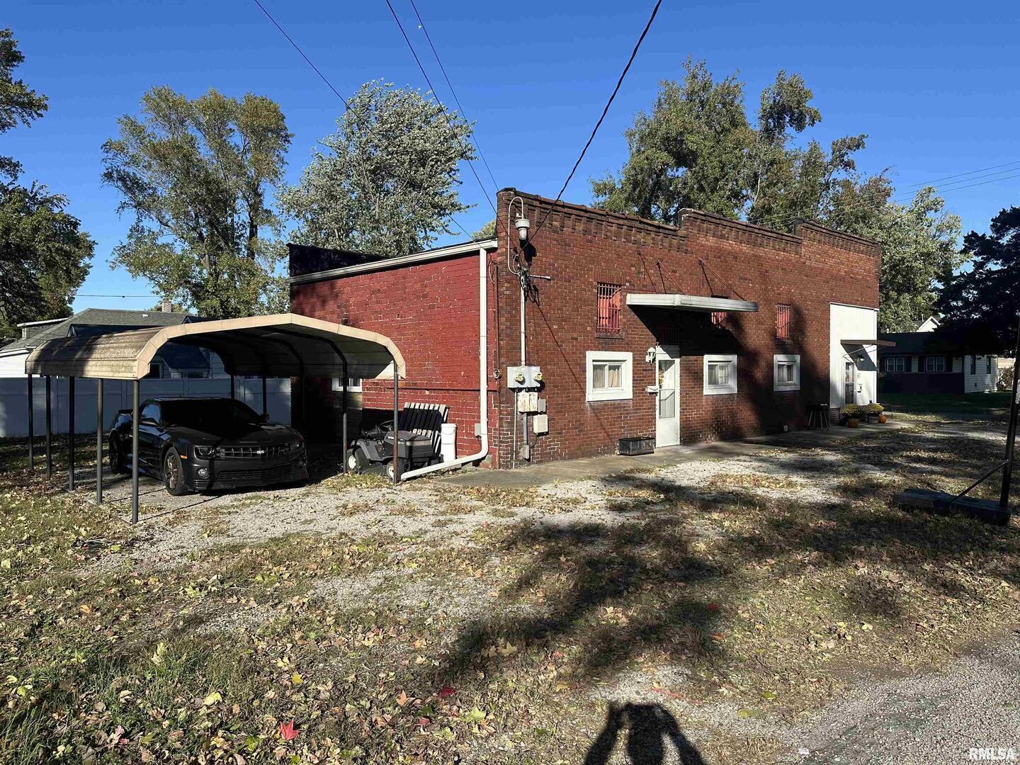 401 N Division Street A & B Property Photo 5