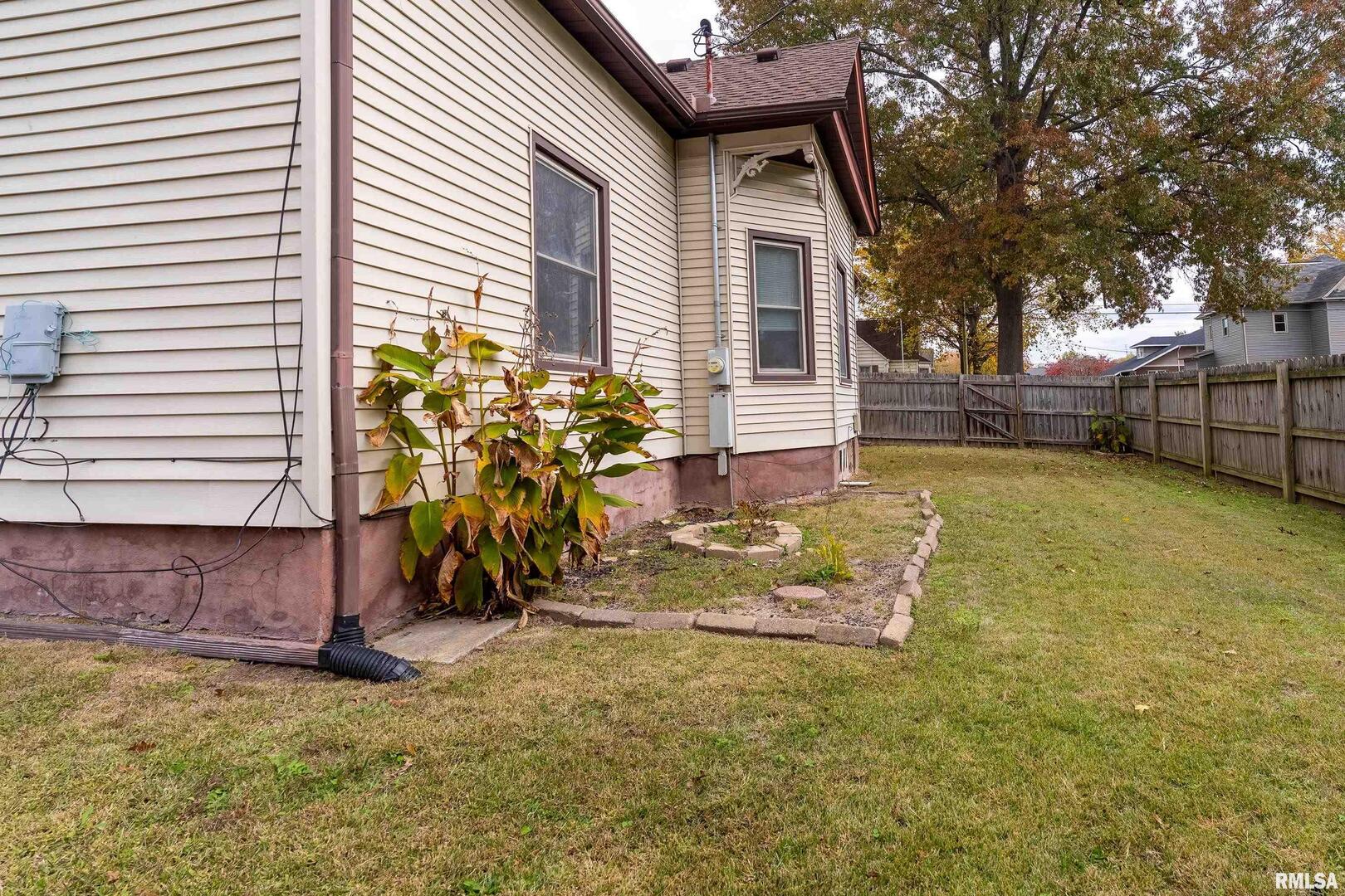 306 S Madison Street Property Photo 32
