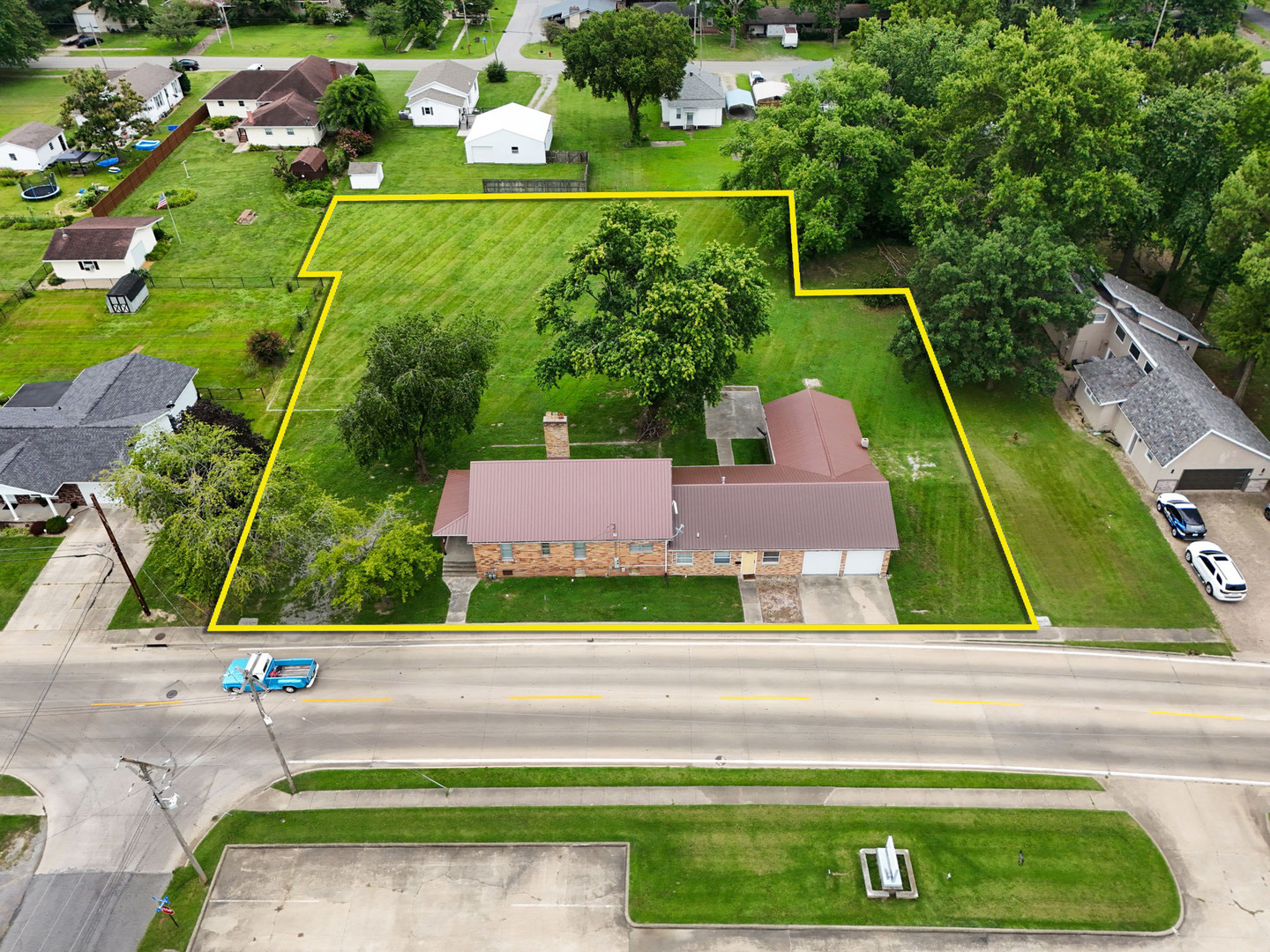 1103 W Boulevard St Street A & B Property Photo 1