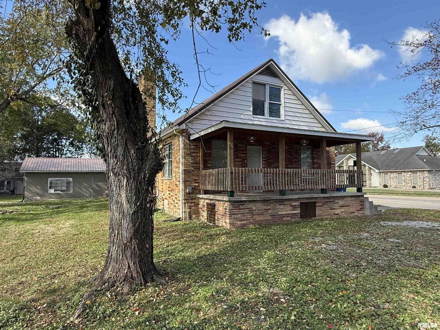 1103 W Boulevard St Street A & B Property Photo 2