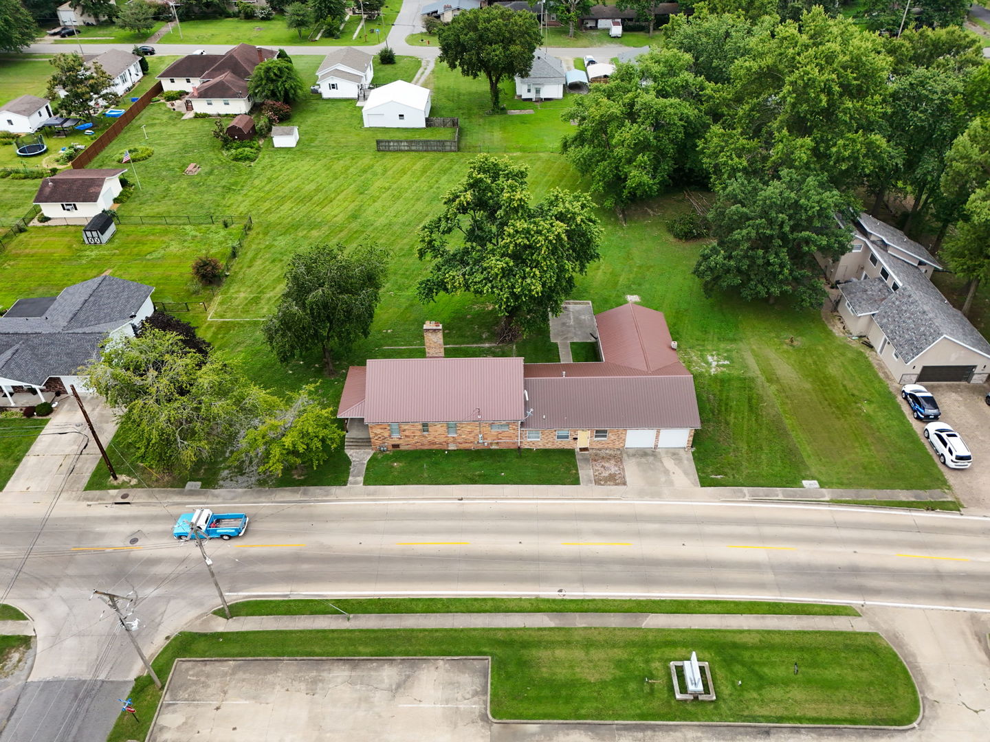 1103 W Boulevard St Street A & B Property Photo 31