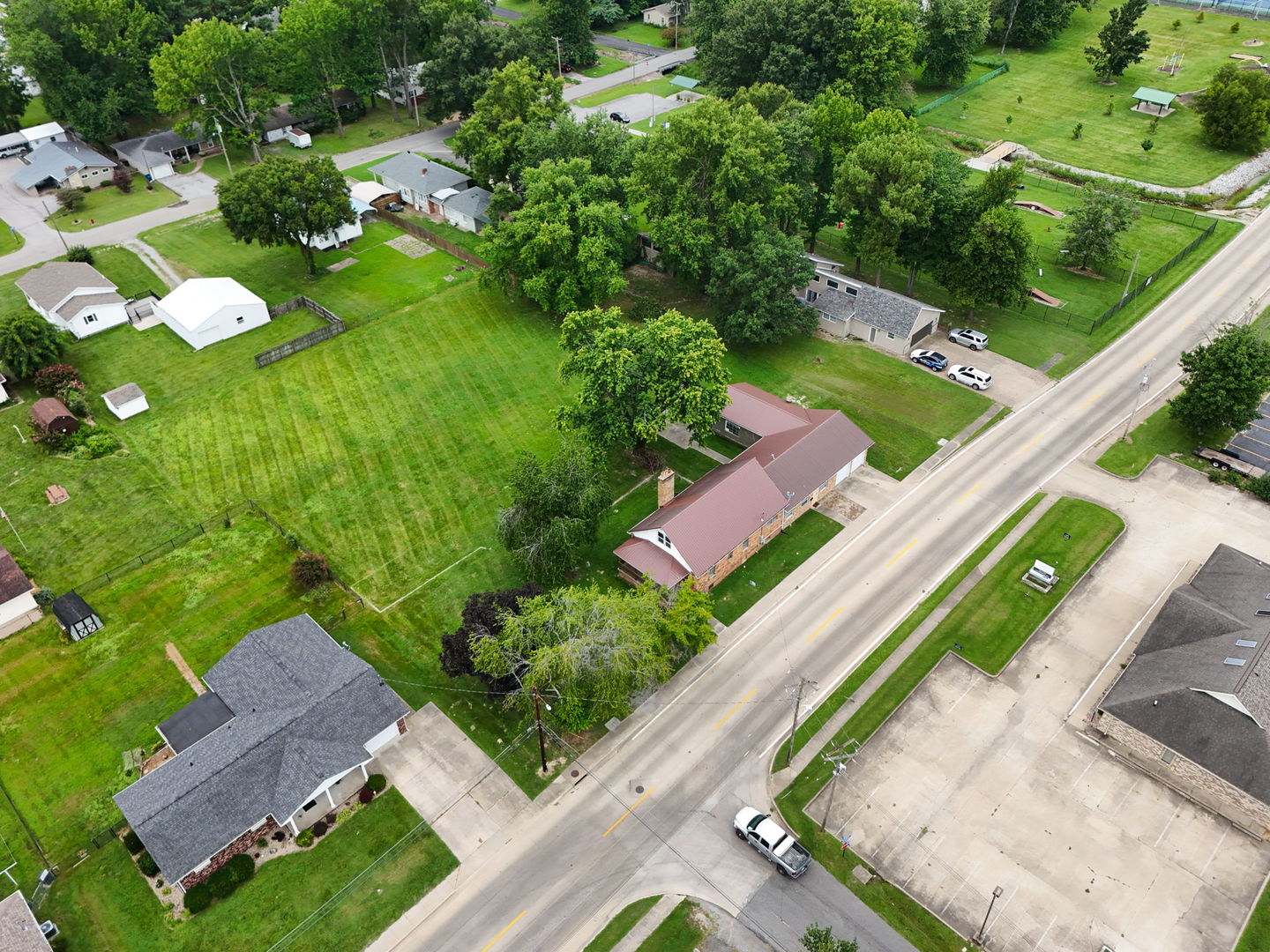 1103 W Boulevard St Street A & B Property Photo 32