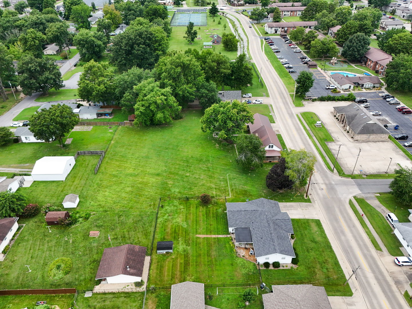 1103 W Boulevard St Street A & B Property Photo 34