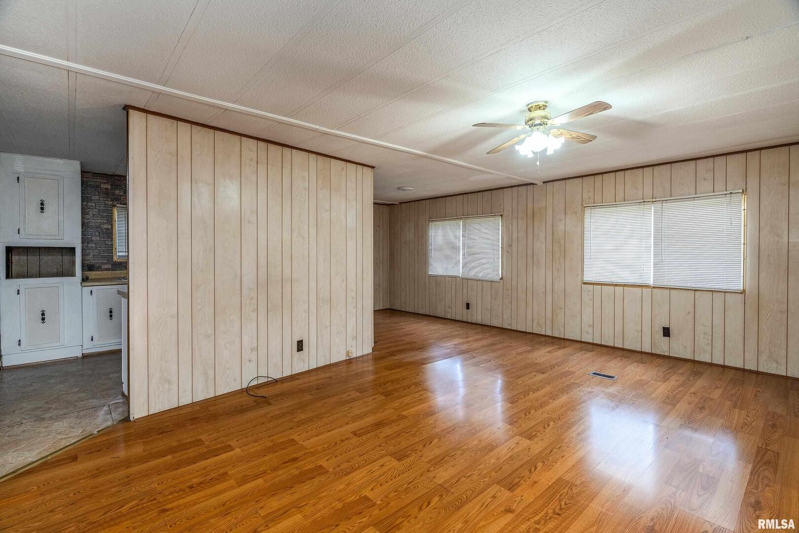 208 W Pennsylvania Avenue Property Photo 4