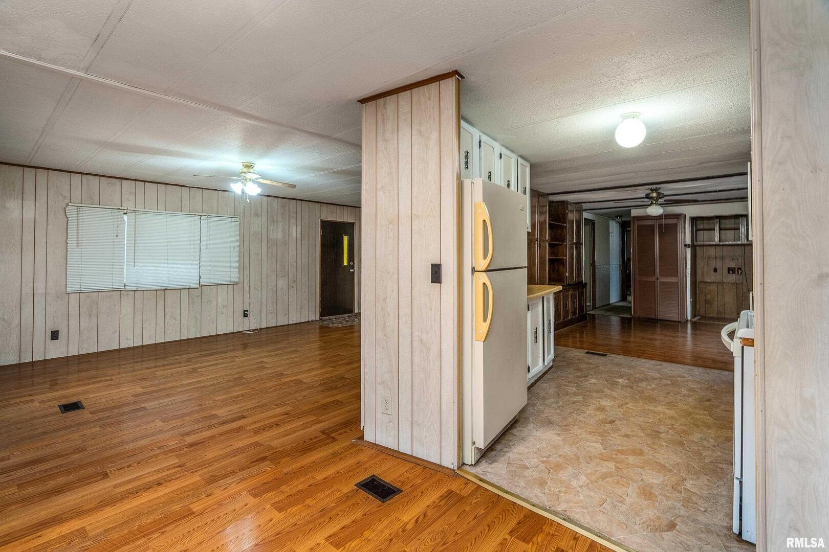 208 W Pennsylvania Avenue Property Photo 6