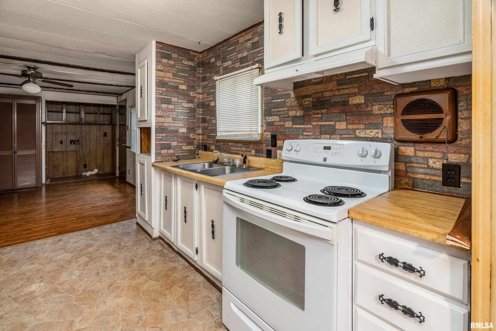 208 W Pennsylvania Avenue Property Photo 7
