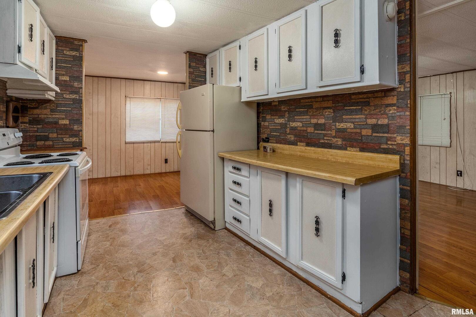 208 W Pennsylvania Avenue Property Photo 8