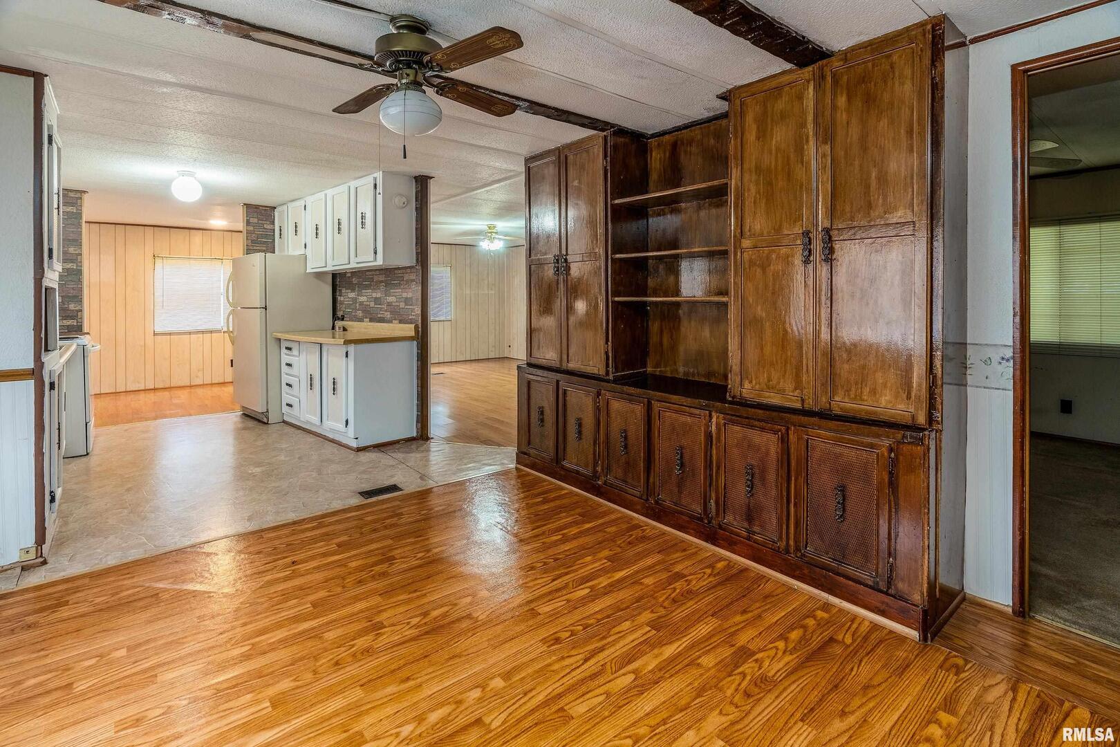 208 W Pennsylvania Avenue Property Photo 11