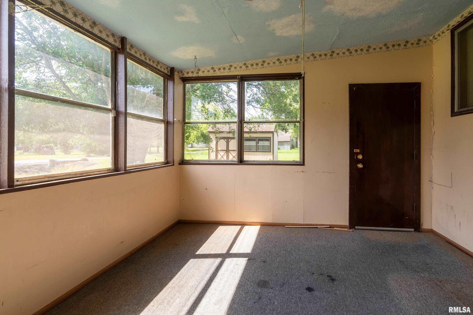 208 W Pennsylvania Avenue Property Photo 13