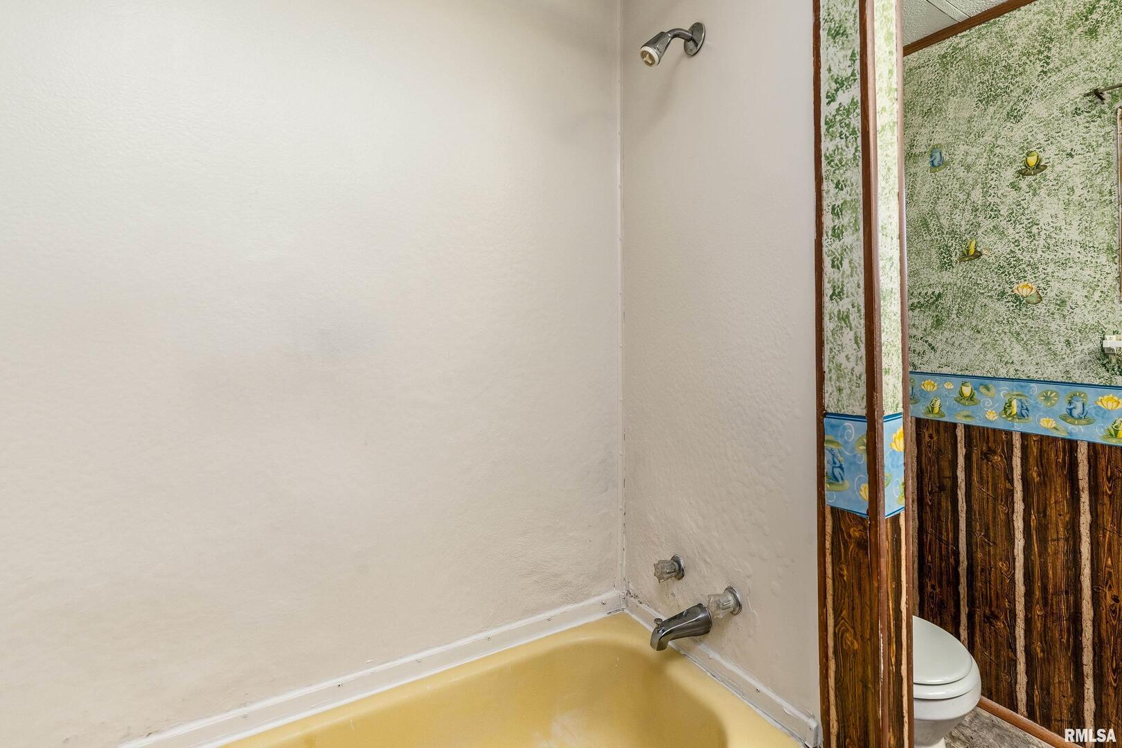 208 W Pennsylvania Avenue Property Photo 18