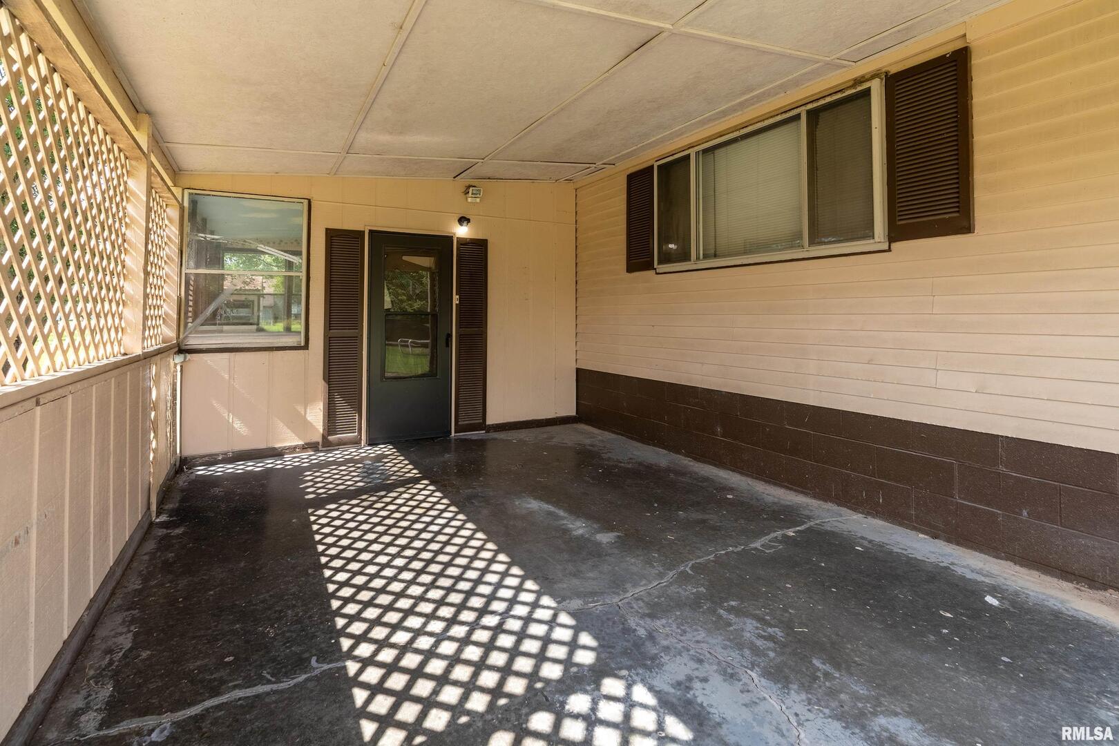 208 W Pennsylvania Avenue Property Photo 25