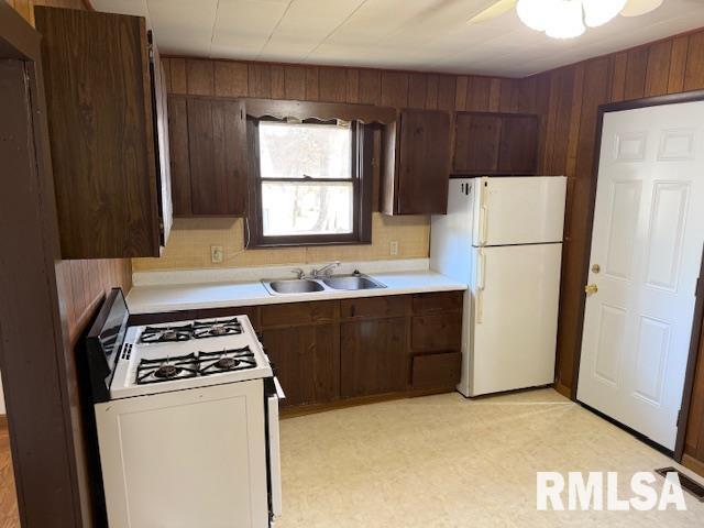 601 W Willow Street Property Photo 4