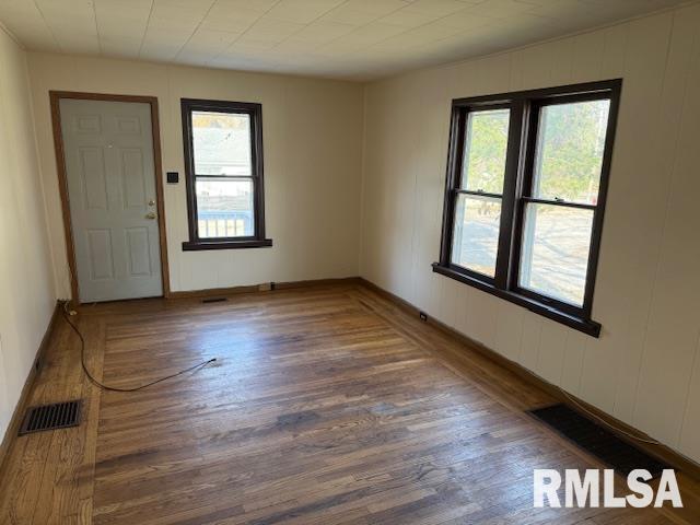 601 W Willow Street Property Photo 5