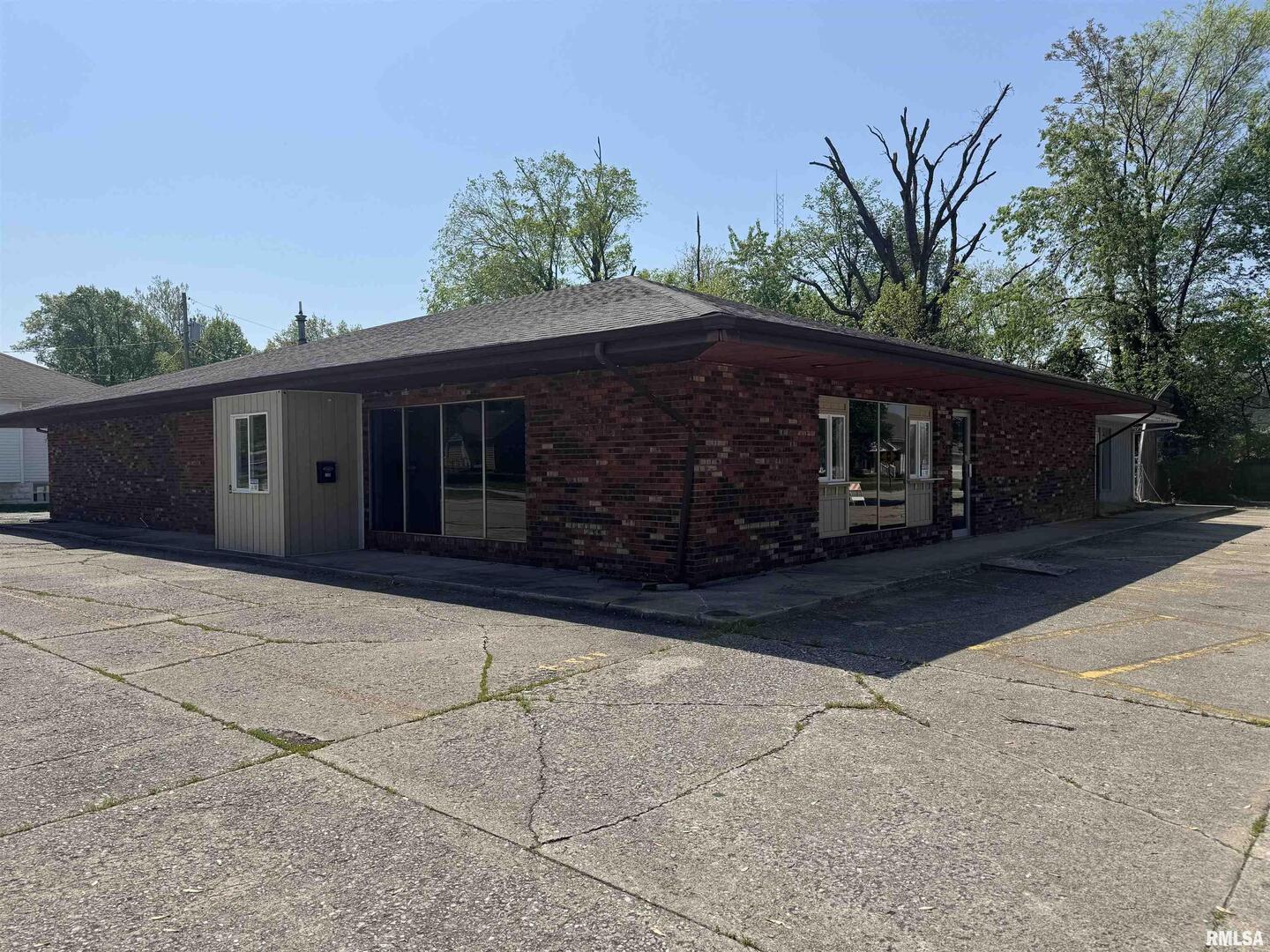 705 S Poplar Street Property Photo 5