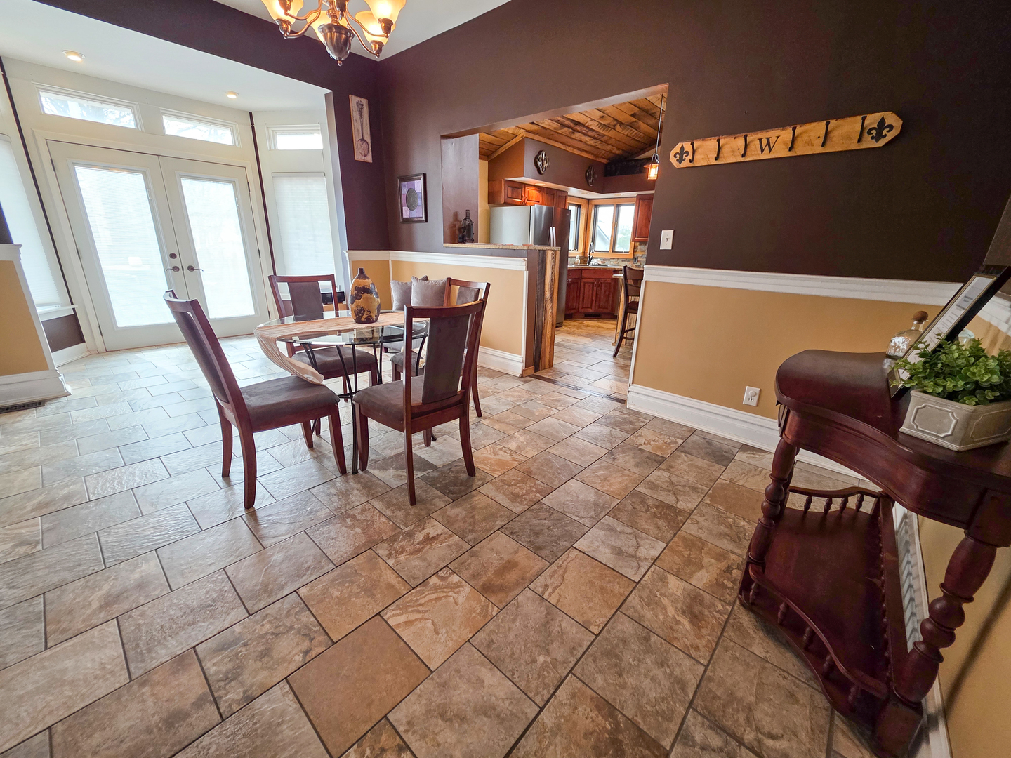 521 N Locust Street Property Photo 6