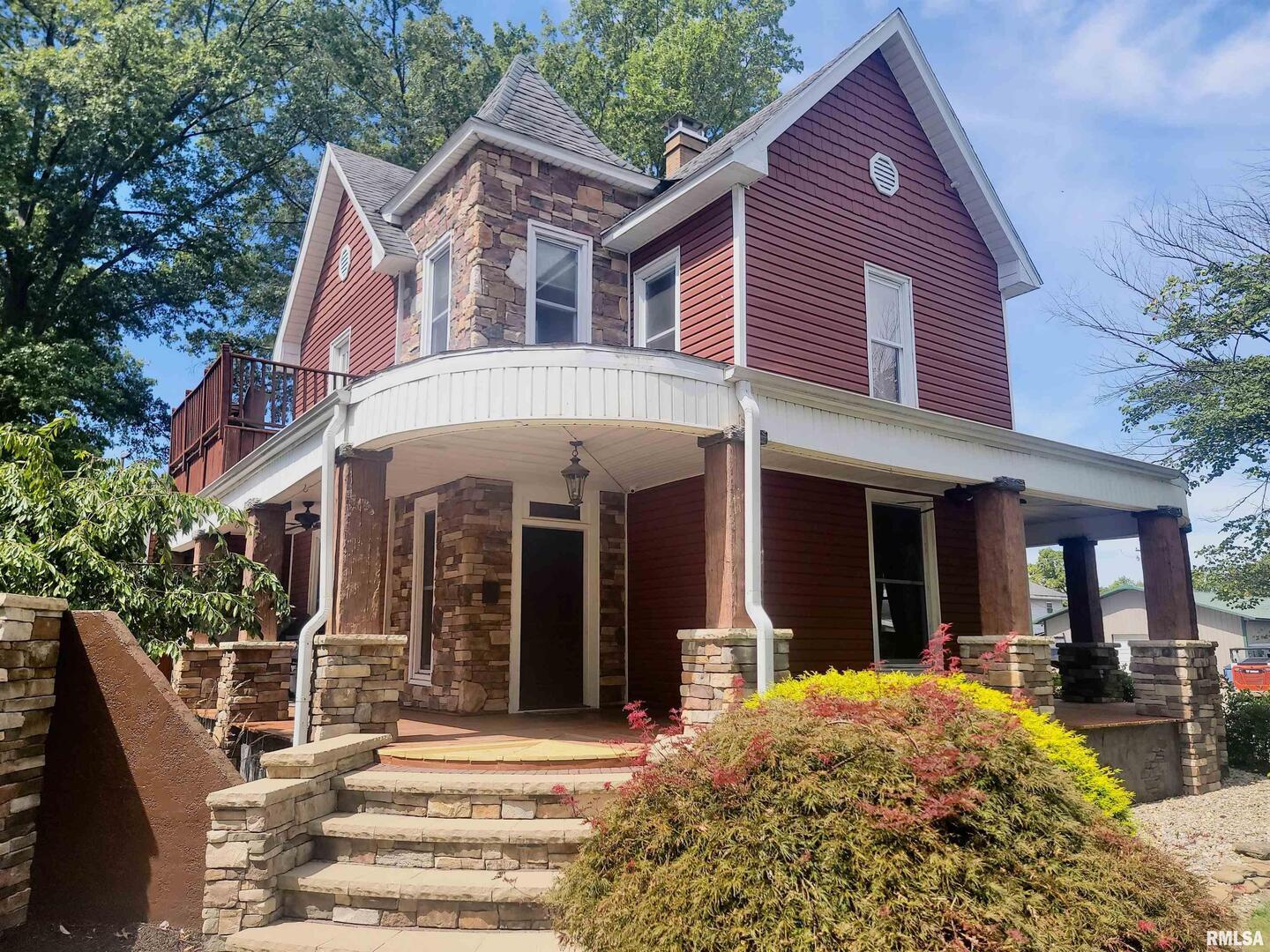 521 N Locust Street Property Photo 8