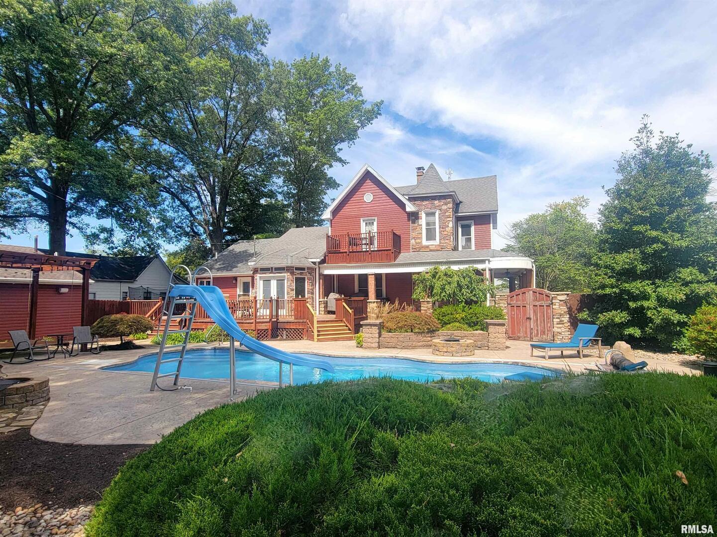 521 N Locust Street Property Photo 9