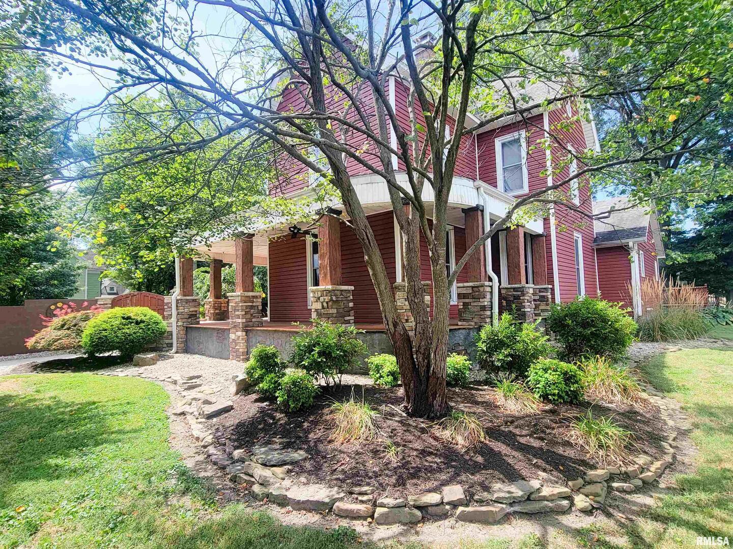 521 N Locust Street Property Photo 11
