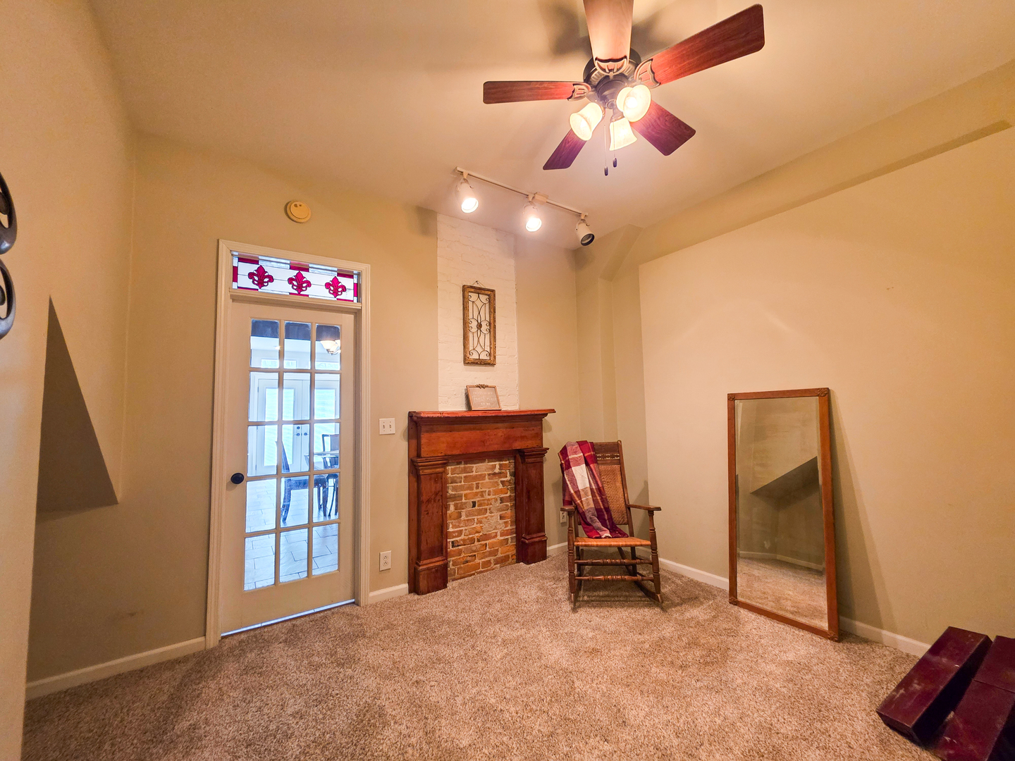 521 N Locust Street Property Photo 55