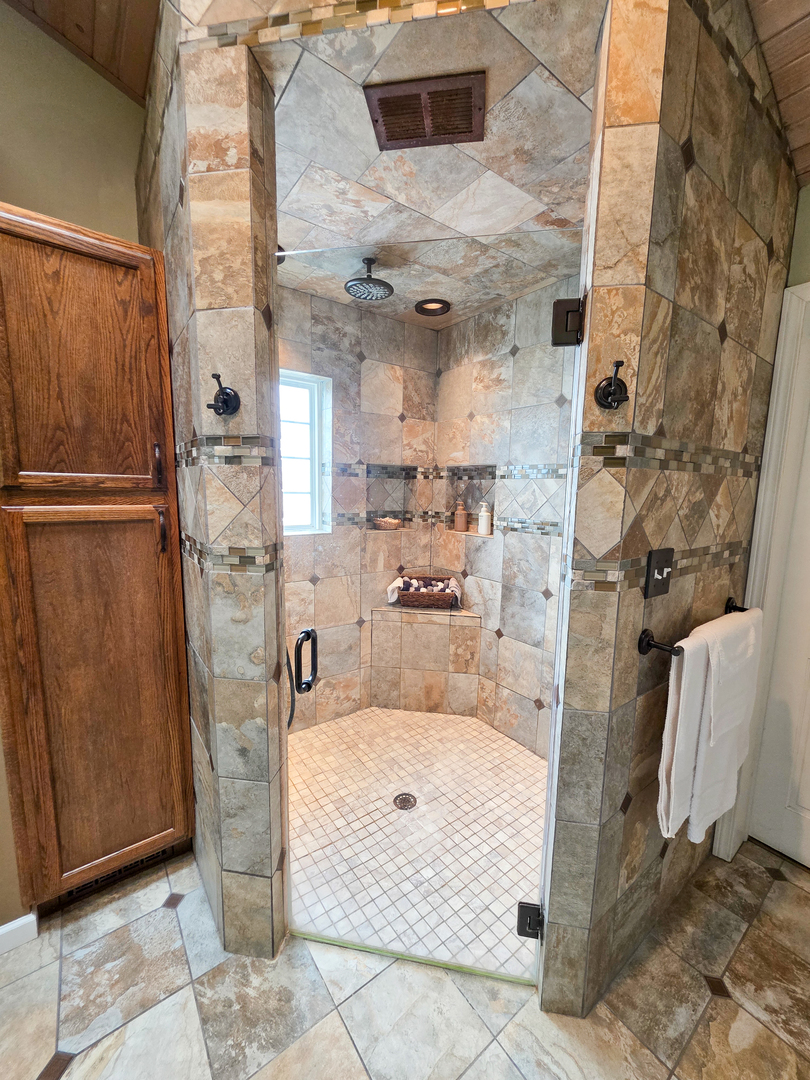 521 N Locust Street Property Photo 60
