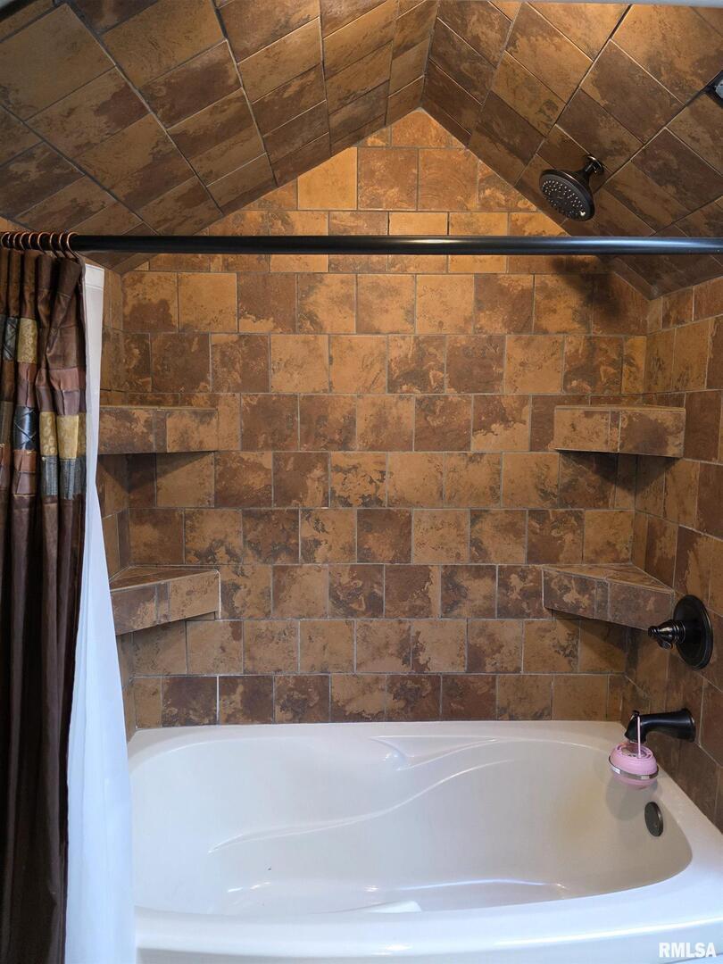 521 N Locust Street Property Photo 82
