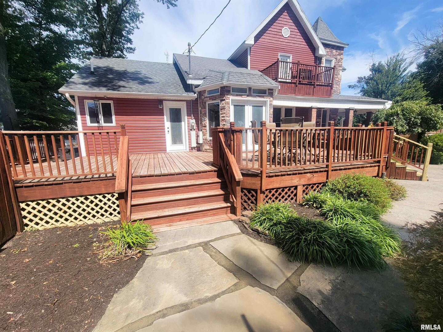 521 N Locust Street Property Photo 89
