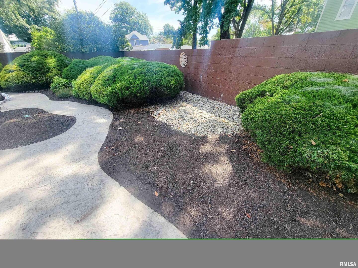 521 N Locust Street Property Photo 94