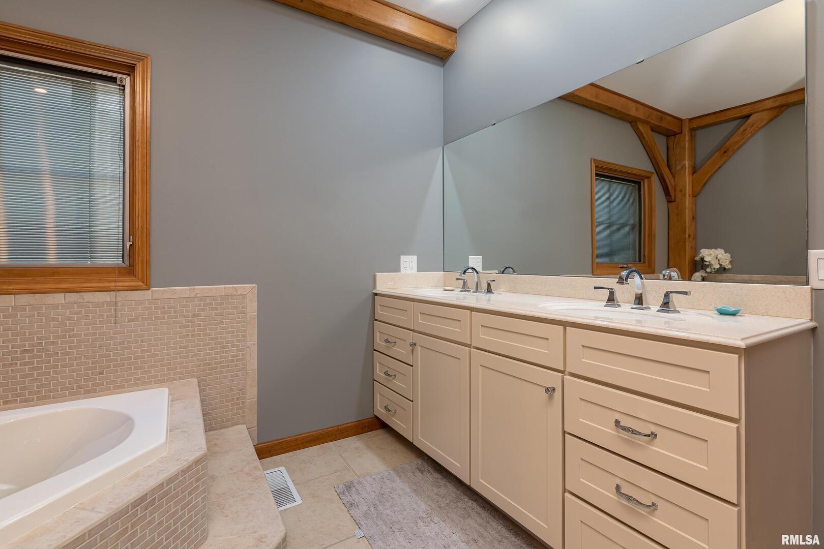 1165 Lake Shore Dr N Drive Property Photo 15