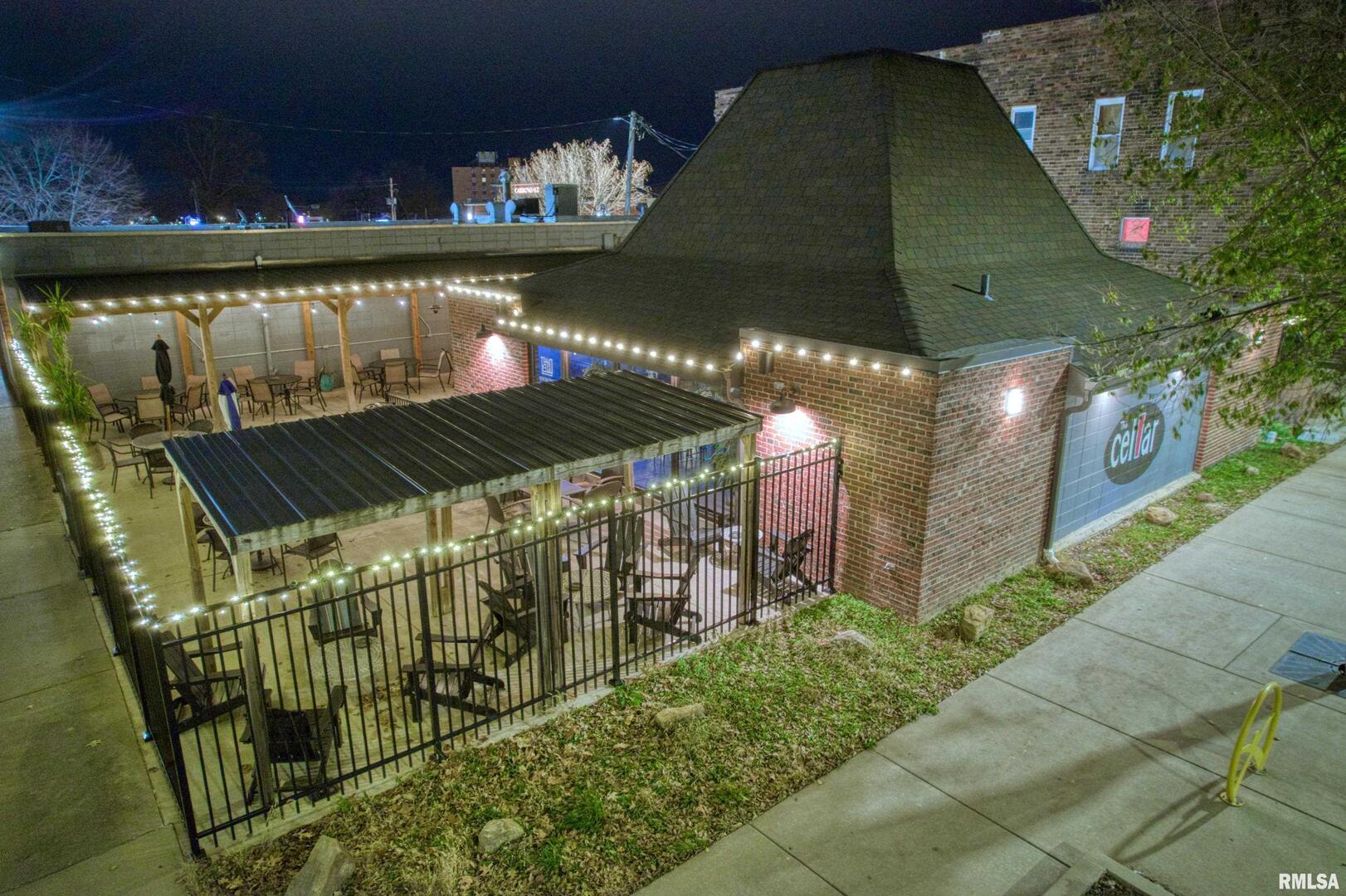 101 W Monroe Street Property Photo 3
