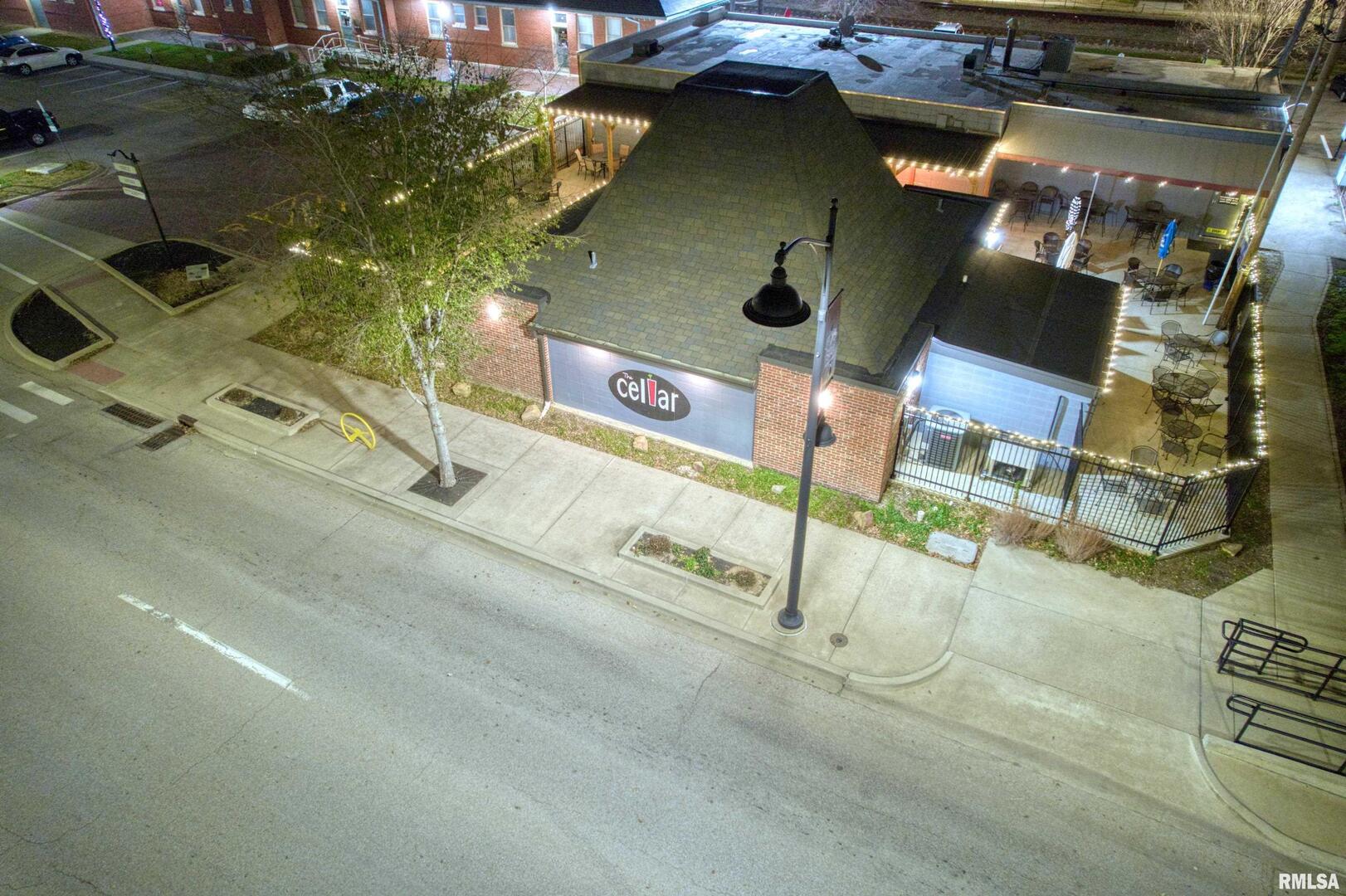 101 W Monroe Street Property Photo 10
