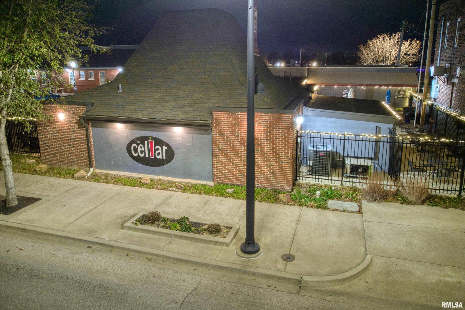 101 W Monroe Street Property Photo 11