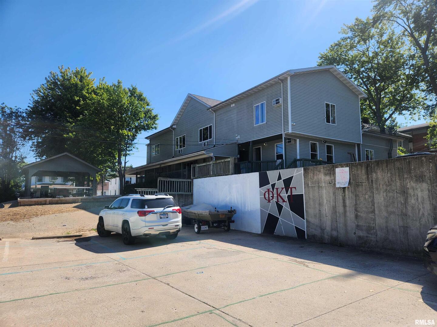 502 S University Avenue Property Photo 3