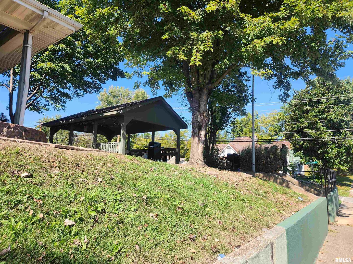 502 S University Avenue Property Photo 10