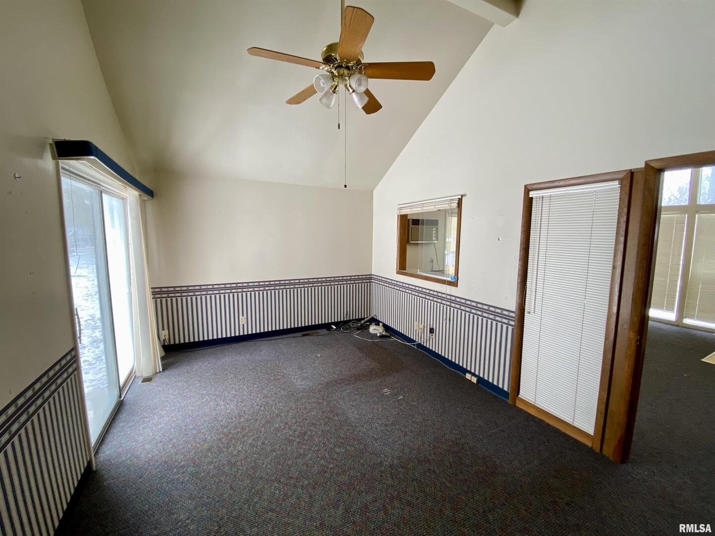 205 N Davis Avenue Property Photo 3