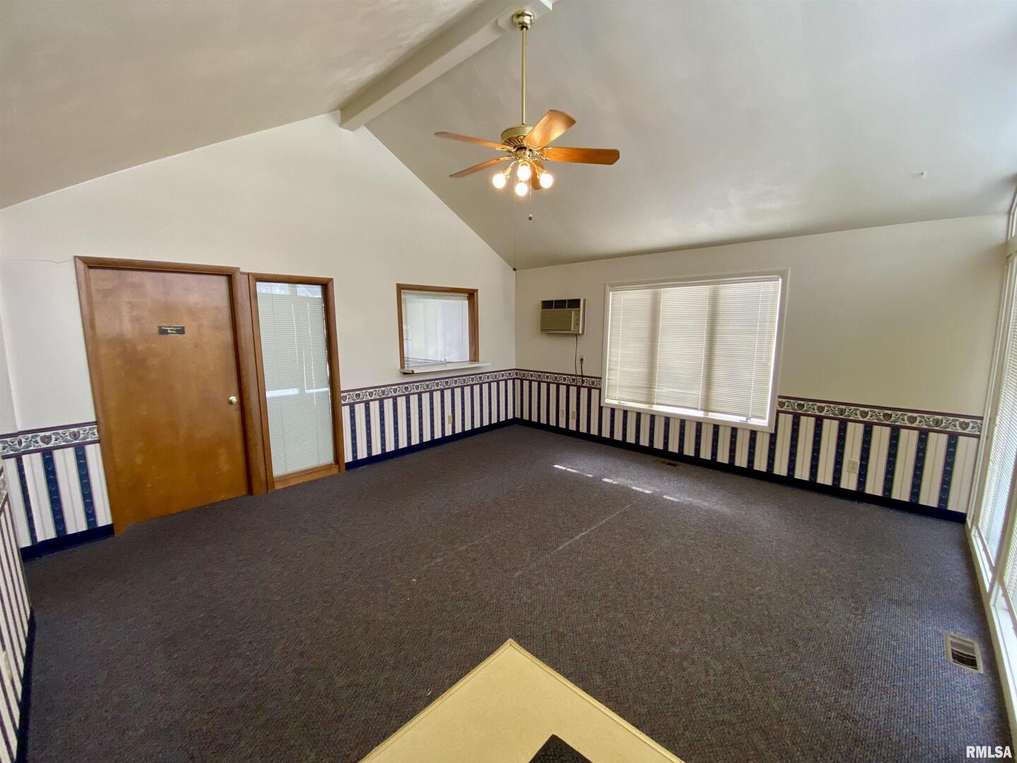 205 N Davis Avenue Property Photo 4