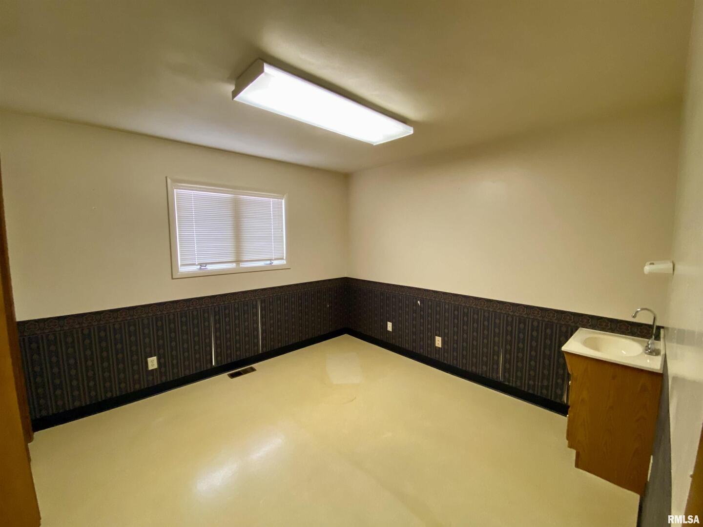 205 N Davis Avenue Property Photo 10