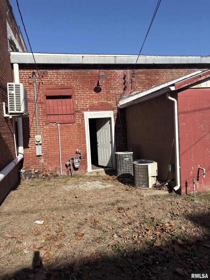 128 & 130 E Main Street Property Photo 18
