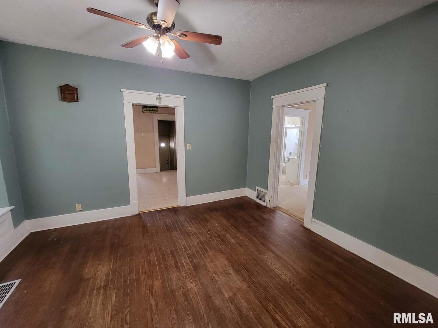 334 S Lincoln Boulevard Property Photo 8