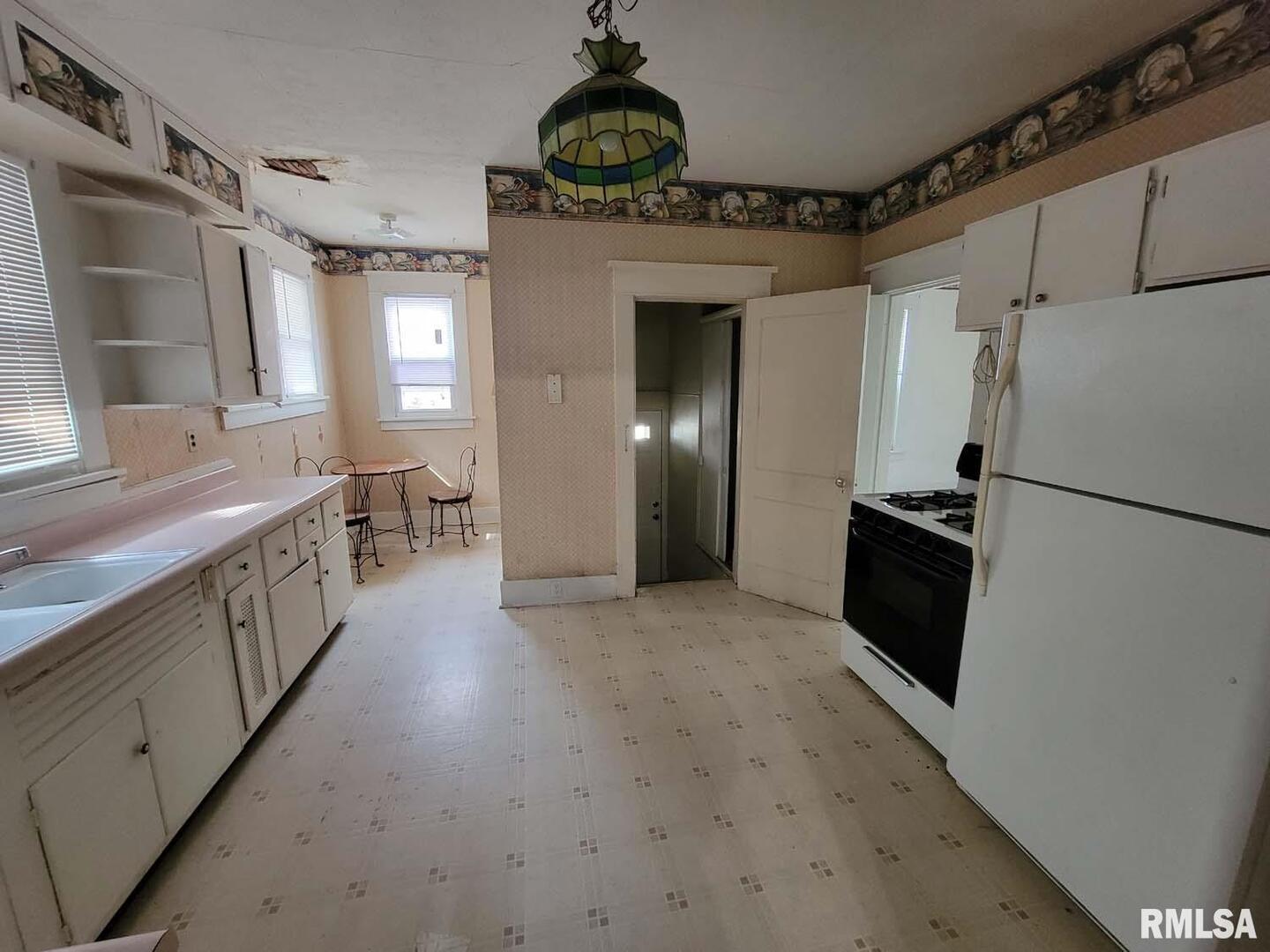 334 S Lincoln Boulevard Property Photo 10