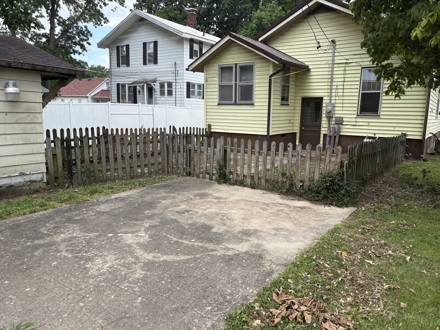 433 Linden Property Photo 16