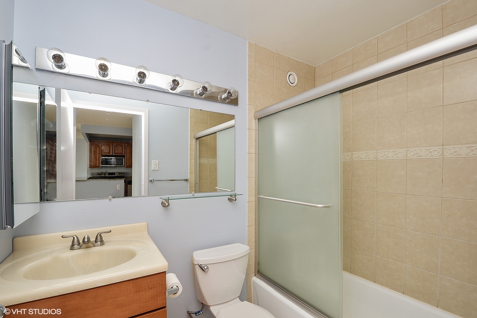 211 E Ohio St Property Photo 9