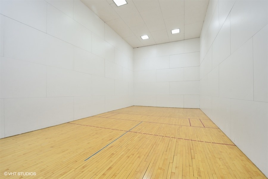 211 E Ohio St Property Photo 17