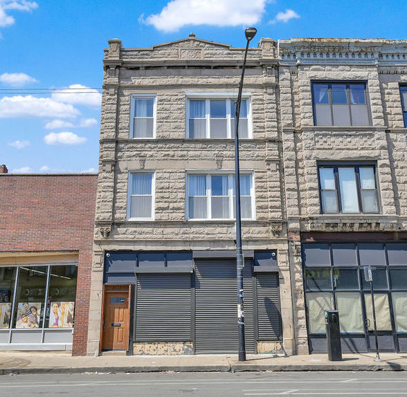2142 W Cermak Rd Property Photo
