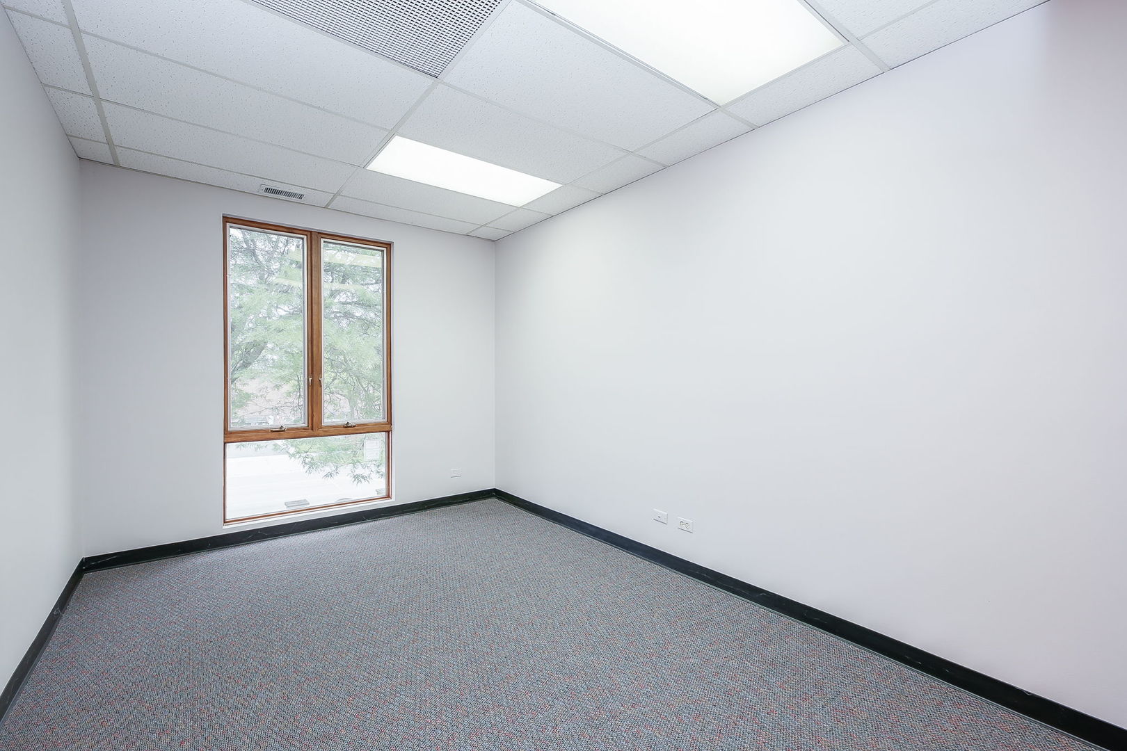 489 Taft Ave Property Photo 6