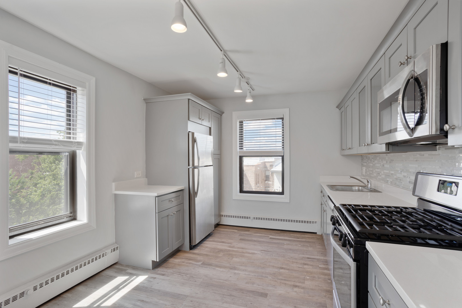 5858 N Sheridan Rd Property Photo 3