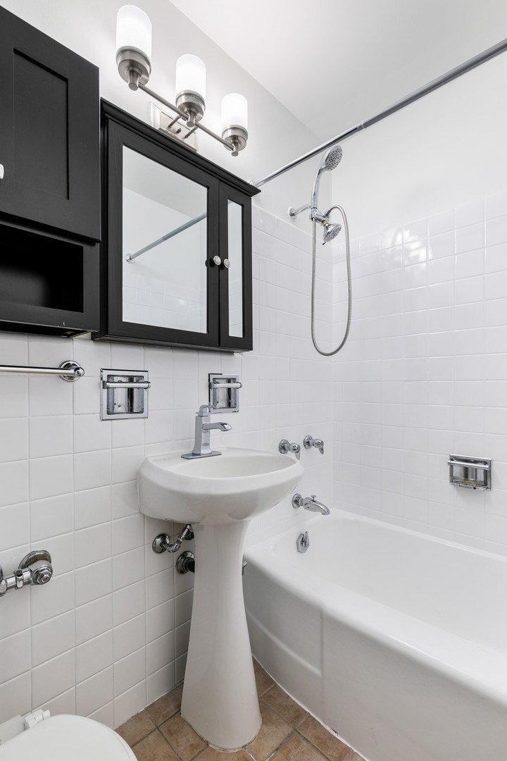 5858 N Sheridan Rd Property Photo 6