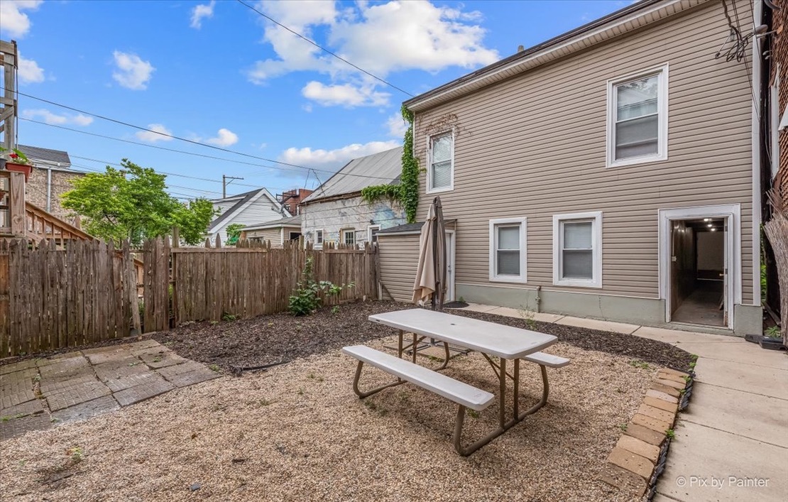 2434 W Moffat St Property Photo 1