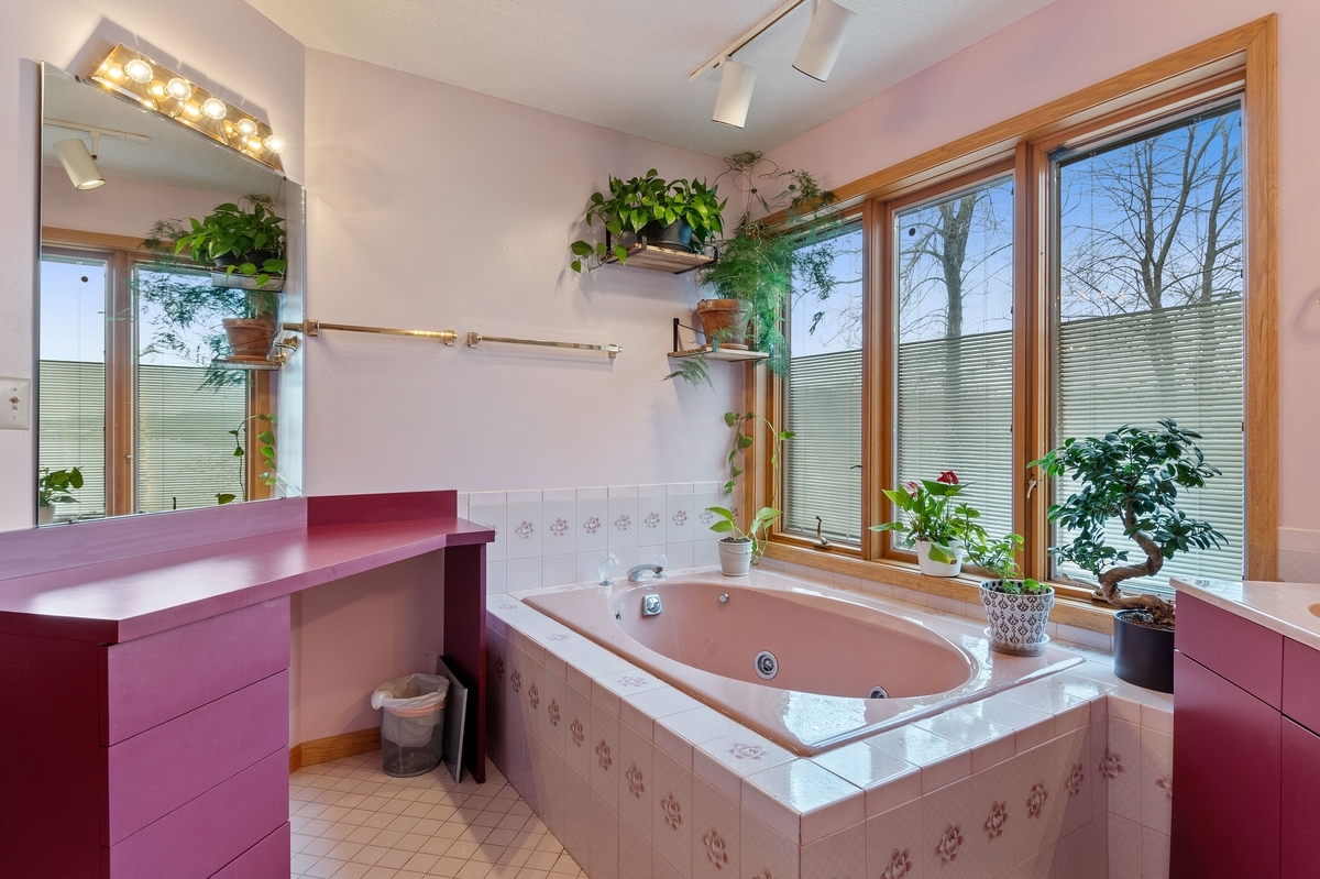 1210 Lakeridge Court Property Photo 10