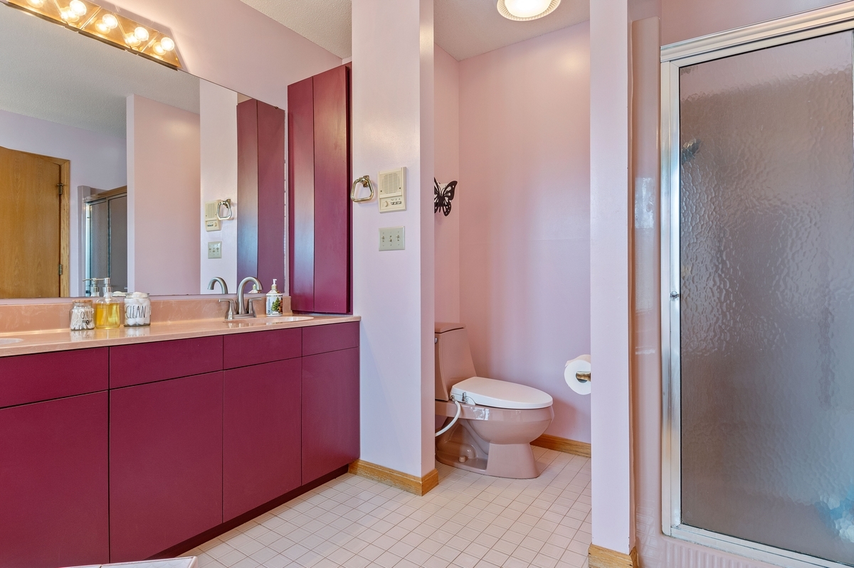 1210 Lakeridge Court Property Photo 11